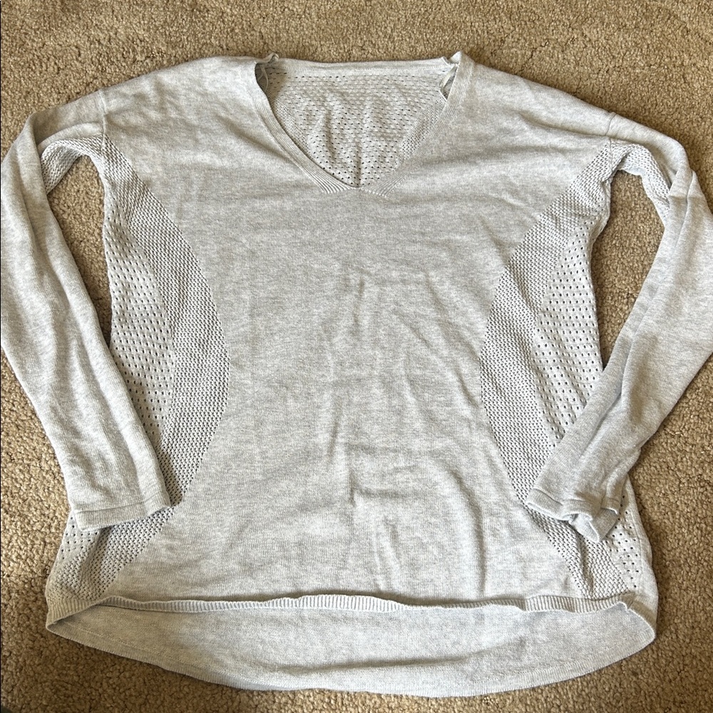 LULULEMON Still Movement V-Neck Sweater Light Gray Womens Size 6 - Picture 3 of 9